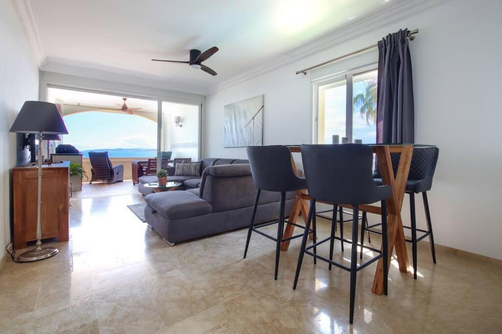 Apartament En Playa Del Cristo Estepona